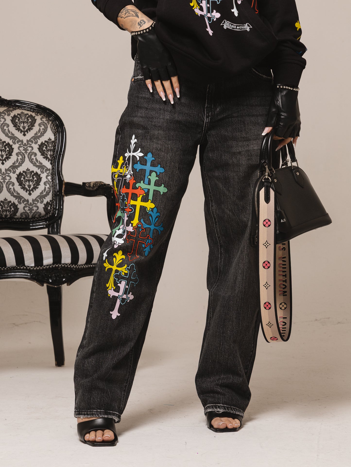 Guanto corto con borchie