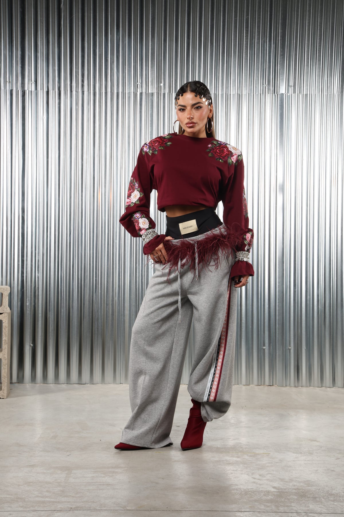 Pantalone tuta Nima studio con piume